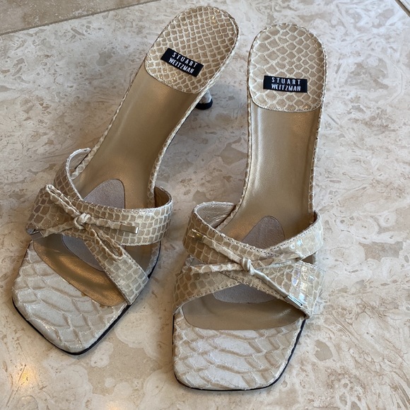 Stuart Weitzman Leather Cream Sandal - Picture 5 of 7